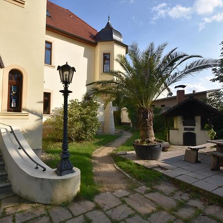 Parkschloesschen Hotel Maasdorf  Exterior photo