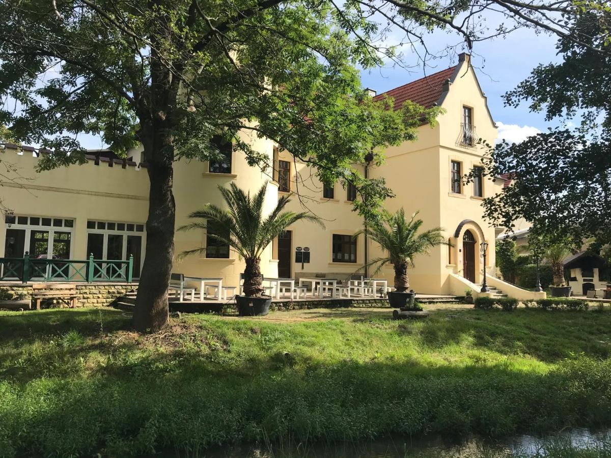 Parkschloesschen Hotel Maasdorf  Exterior photo